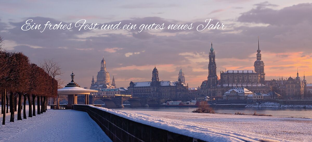 Weihnachtskarte mit der verschneiten Dresdner Altstadt